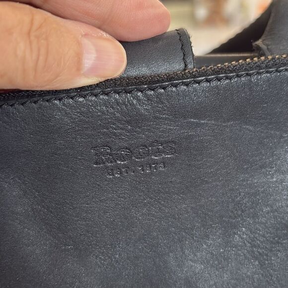 Roots Leather Large Satchel Convertible Crossbody Bag - Picture 9 of 16